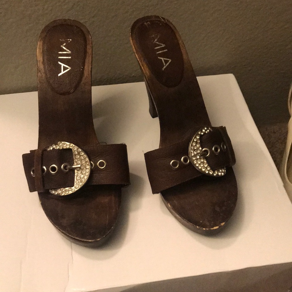 Heels brown with rhinestone buckle